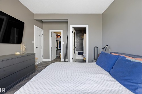 Bedroom with neutral gray walls and wood-finish flooring - 101 8108 109 Street, Edmonton, AB - Indoor Photo Showing Bedroom