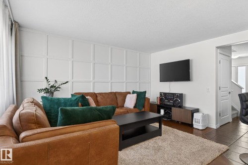 21722 99A Avenue Nw, Edmonton, AB - Indoor Photo Showing Living Room