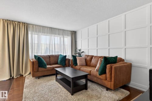 21722 99A Avenue Nw, Edmonton, AB - Indoor Photo Showing Living Room