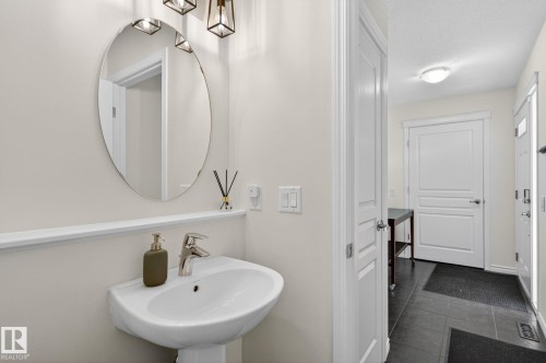 21722 99A Avenue Nw, Edmonton, AB - Indoor Photo Showing Bathroom