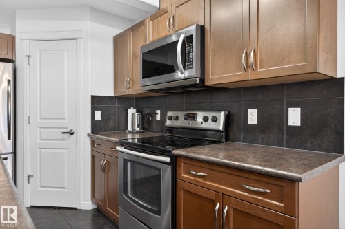 21722 99A Avenue Nw, Edmonton, AB - Indoor Photo Showing Kitchen