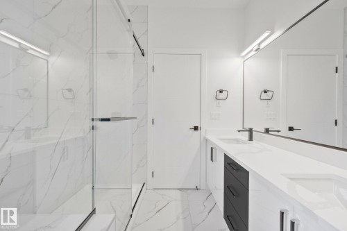 11036 128 Street, Edmonton, AB - Indoor Photo Showing Bathroom