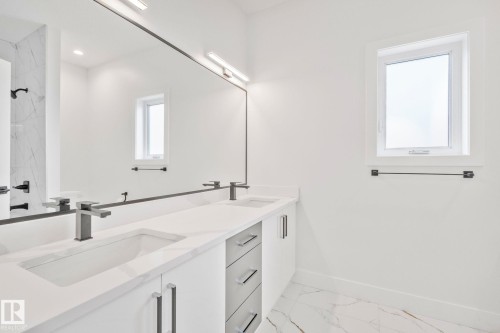 11036 128 Street, Edmonton, AB - Indoor Photo Showing Bathroom