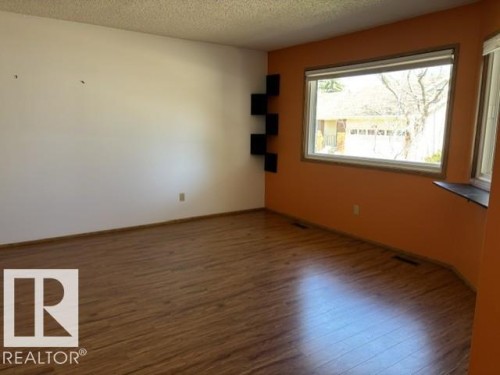 241 Oeming Road, Edmonton, AB - Indoor Photo Showing Other Room