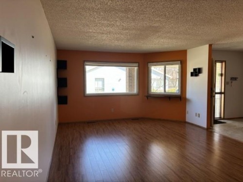 241 Oeming Road, Edmonton, AB - Indoor Photo Showing Other Room