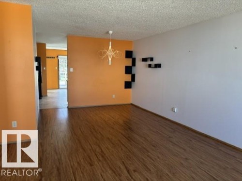 241 Oeming Road, Edmonton, AB - Indoor Photo Showing Other Room