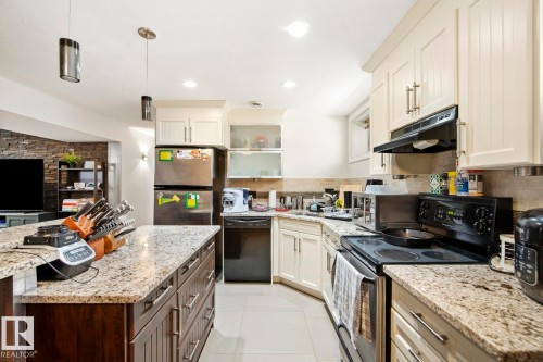 10649 67 Avenue, Edmonton, AB - Indoor Photo Showing Kitchen