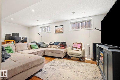 10649 67 Avenue, Edmonton, AB - Indoor