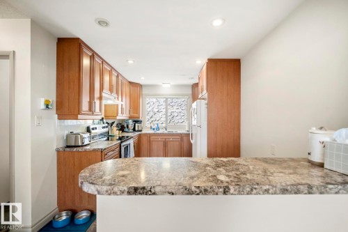 10649 67 Avenue, Edmonton, AB - Indoor Photo Showing Kitchen With Upgraded Kitchen