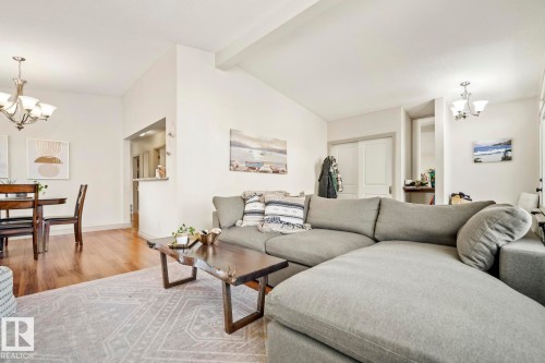 10649 67 Avenue, Edmonton, AB - Indoor Photo Showing Living Room