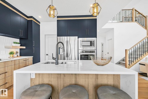 161 Graybriar Drive, Stony Plain, AB - Indoor Photo Showing Kitchen With Upgraded Kitchen