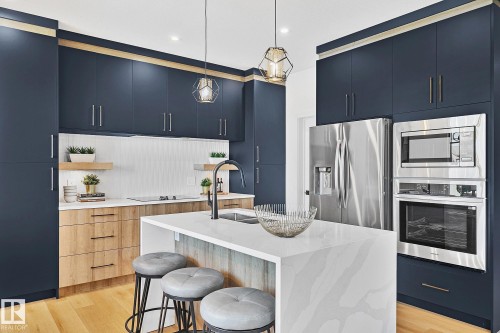 161 Graybriar Drive, Stony Plain, AB - Indoor Photo Showing Kitchen With Upgraded Kitchen