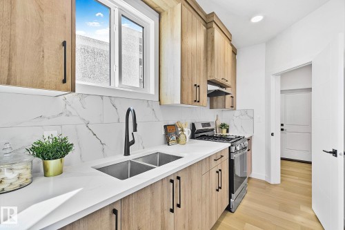 161 Graybriar Drive, Stony Plain, AB - Indoor Photo Showing Kitchen With Double Sink With Upgraded Kitchen