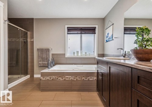 12513 120 Avenue, Edmonton, AB - Indoor Photo Showing Bathroom