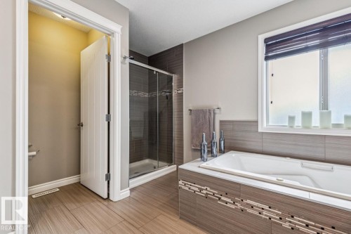12513 120 Avenue, Edmonton, AB - Indoor Photo Showing Bathroom
