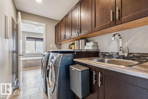 12513 120 Avenue, Edmonton, AB - Indoor Photo Showing Laundry Room