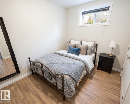 12513 120 Avenue, Edmonton, AB - Indoor Photo Showing Bedroom