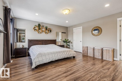 12513 120 Avenue, Edmonton, AB - Indoor Photo Showing Bedroom