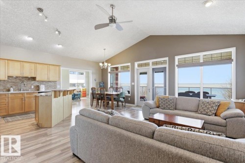 72 Beach Ave, Rural Leduc County, AB - Indoor Photo Showing Living Room