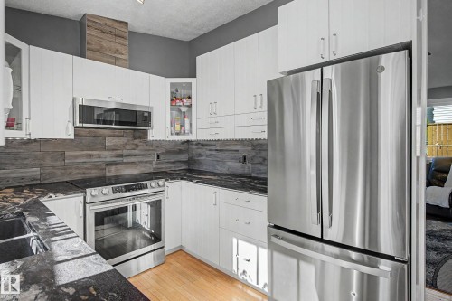 4109 44 Avenue, Stony Plain, AB - Indoor Photo Showing Kitchen With Stainless Steel Kitchen With Upgraded Kitchen
