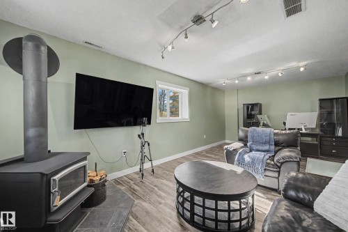 4109 44 Avenue, Stony Plain, AB - Indoor Photo Showing Living Room