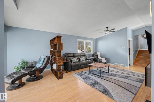 4109 44 Avenue, Stony Plain, AB - Indoor Photo Showing Living Room