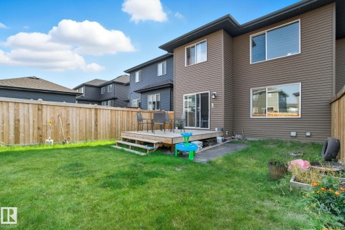 Expansive green lawn with a wooden privacy fence - 2039 Wonnacott Way, Edmonton, AB 