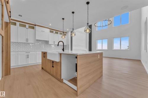 21 Axelwood Crescent, Spruce Grove, AB - Indoor Photo Showing Kitchen With Upgraded Kitchen