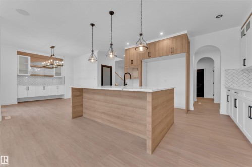 21 Axelwood Crescent, Spruce Grove, AB - Indoor Photo Showing Kitchen With Upgraded Kitchen