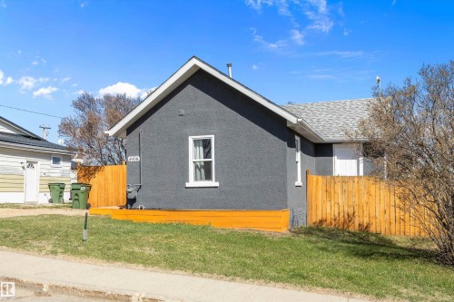 Charcoal gray stucco exterior with white trim details - 4908 49 Avenue, Onoway, AB - Outdoor With Exterior