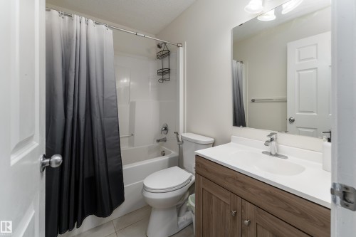 9538 Simpson Court, Edmonton, AB - Indoor Photo Showing Bathroom