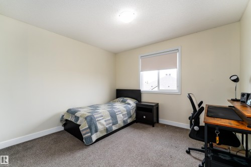 9538 Simpson Court, Edmonton, AB - Indoor Photo Showing Bedroom