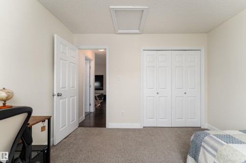 9538 Simpson Court, Edmonton, AB - Indoor Photo Showing Bedroom