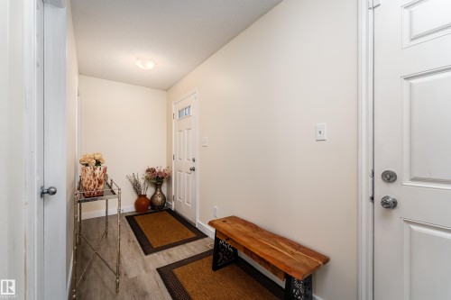 9538 Simpson Court, Edmonton, AB - Indoor Photo Showing Other Room
