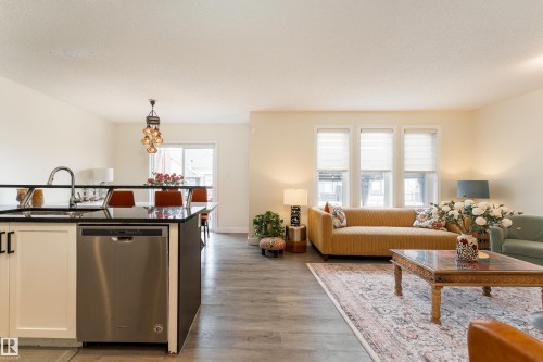 9538 Simpson Court, Edmonton, AB - Indoor Photo Showing Living Room