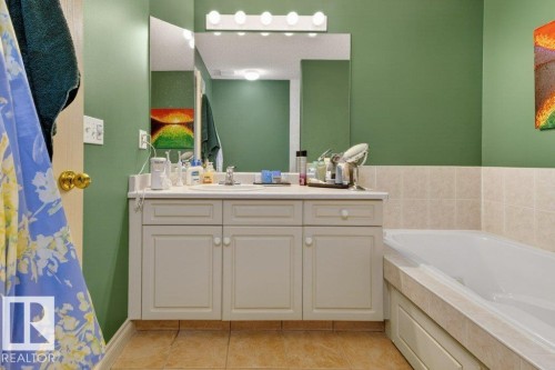 11686 15 Avenue, Edmonton, AB - Indoor Photo Showing Bathroom