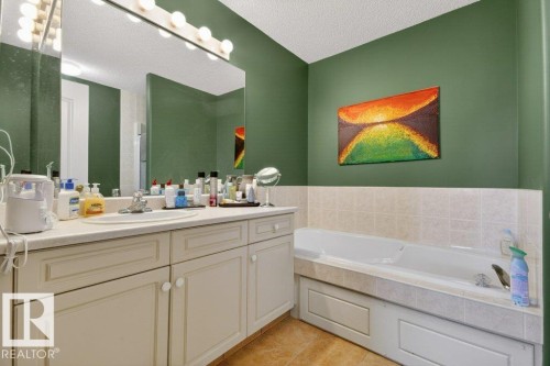 11686 15 Avenue, Edmonton, AB - Indoor Photo Showing Bathroom