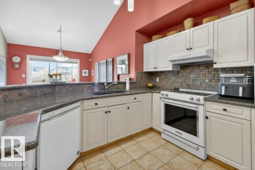 11686 15 Avenue, Edmonton, AB - Indoor Photo Showing Kitchen