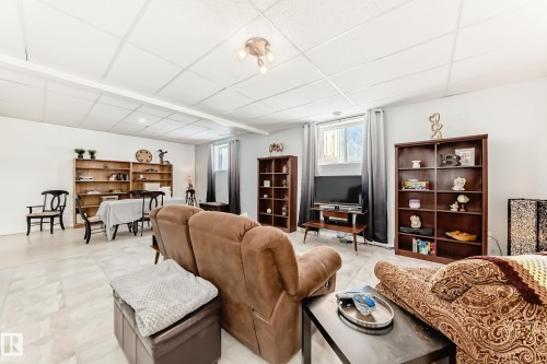 8 54514 Rr12, Rural Lac Ste. Anne County, AB - Indoor Photo Showing Living Room