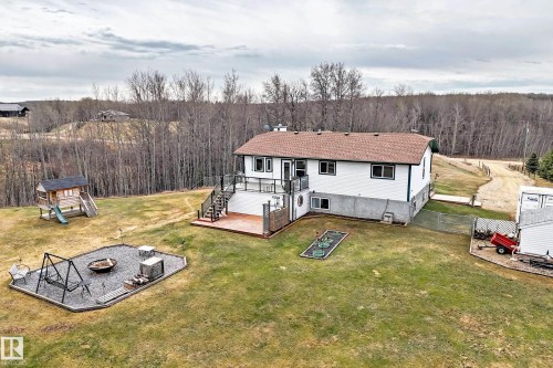 Expansive green lawn with a dedicated fire pit area - 8 54514 Rr12, Rural Lac Ste. Anne County, AB - Outdoor