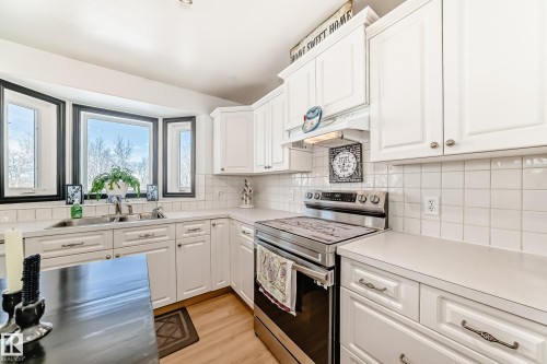 8 54514 Rr12, Rural Lac Ste. Anne County, AB - Indoor Photo Showing Kitchen
