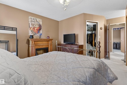 9347 175 Avenue, Edmonton, AB - Indoor Photo Showing Bedroom