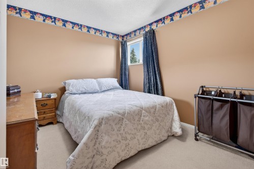 9347 175 Avenue, Edmonton, AB - Indoor Photo Showing Bedroom