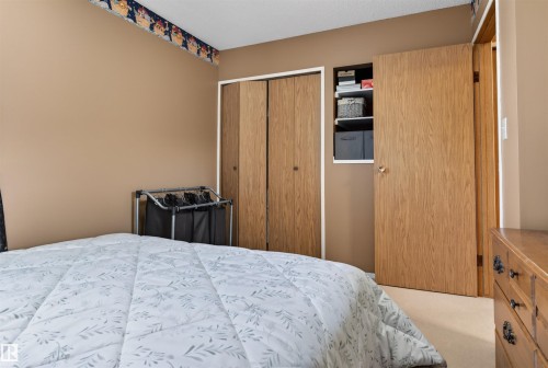 9347 175 Avenue, Edmonton, AB - Indoor Photo Showing Bedroom