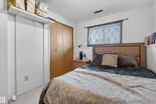 9347 175 Avenue, Edmonton, AB - Indoor Photo Showing Bedroom