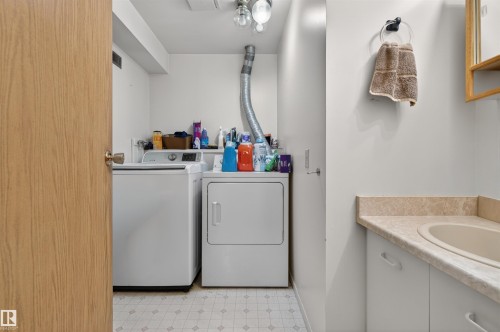 9347 175 Avenue, Edmonton, AB - Indoor Photo Showing Laundry Room