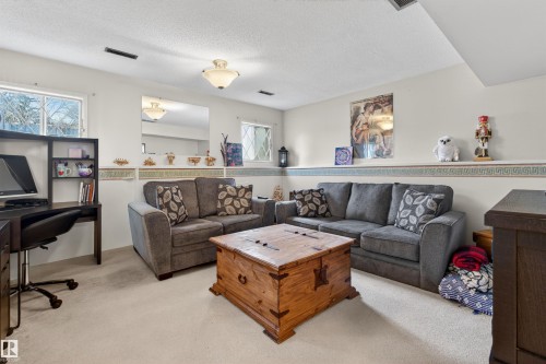 9347 175 Avenue, Edmonton, AB - Indoor Photo Showing Living Room