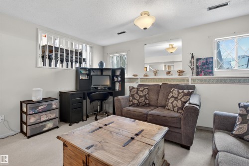 9347 175 Avenue, Edmonton, AB - Indoor Photo Showing Living Room