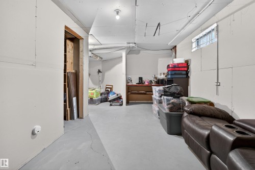 9347 175 Avenue, Edmonton, AB - Indoor