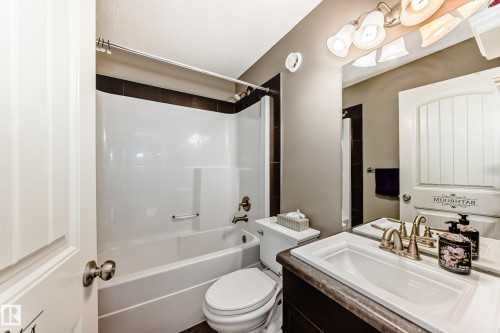 26 South Creek Wynd, Stony Plain, AB - Indoor Photo Showing Bathroom